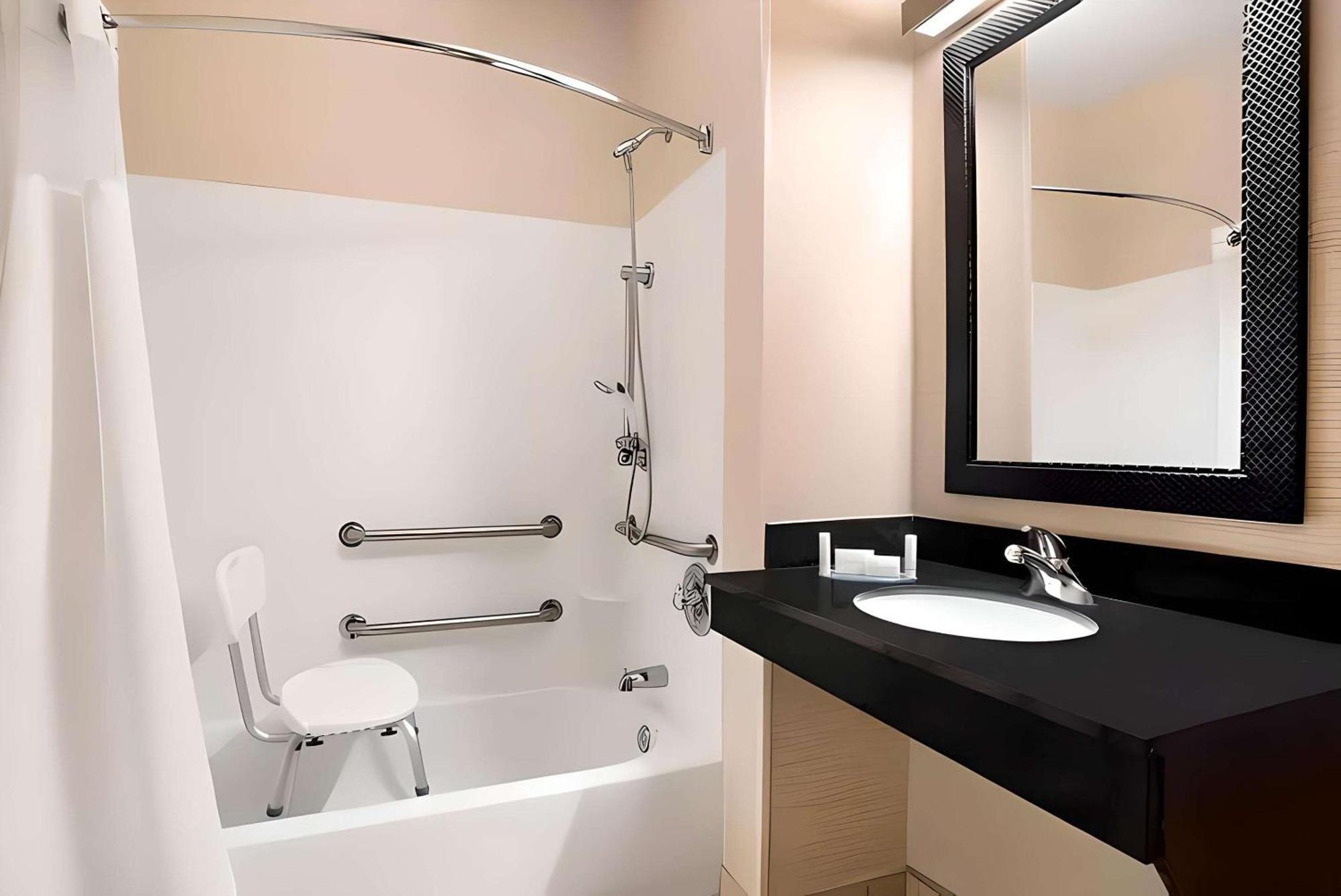 Dubuque Inn & Suites Luaran gambar