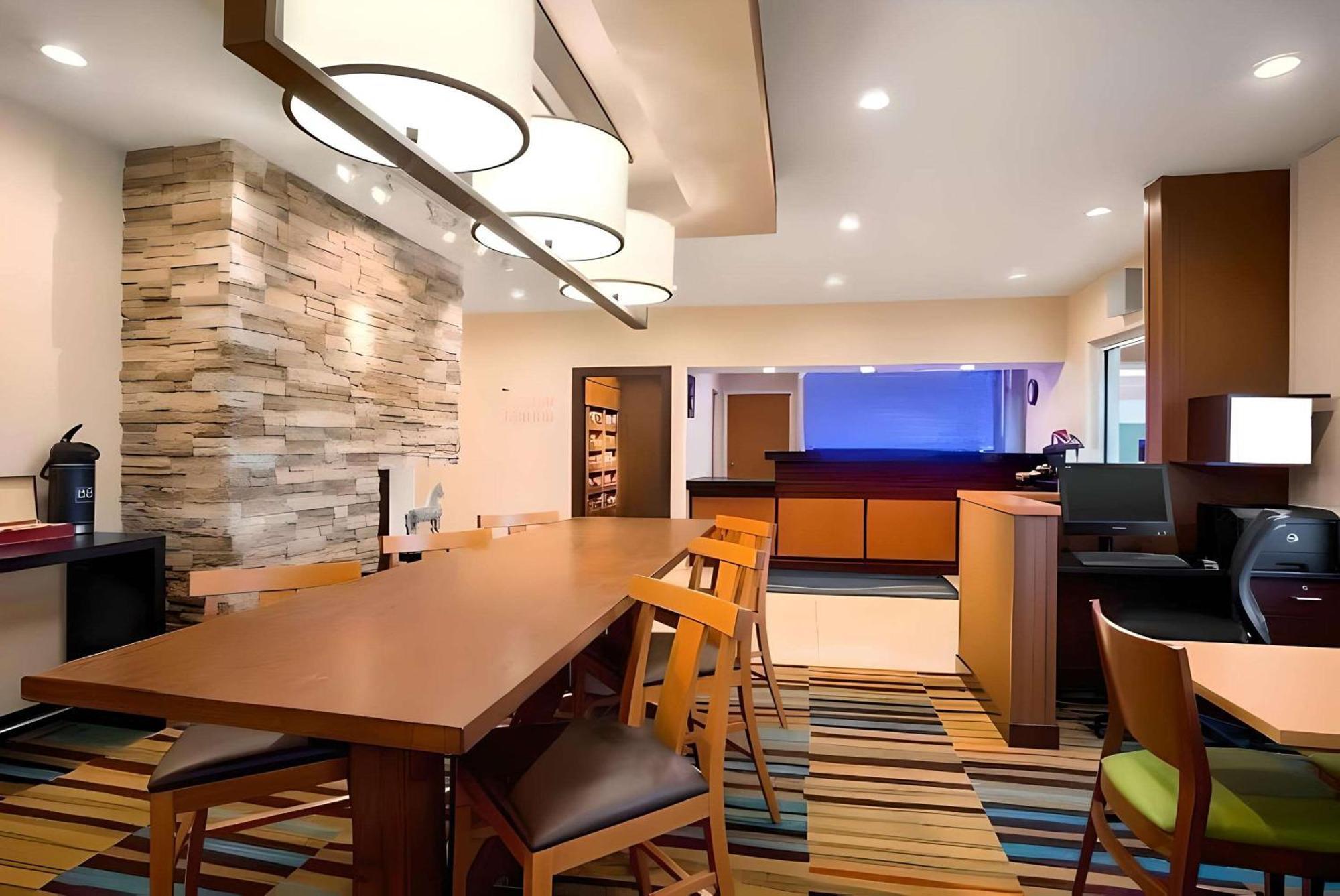 Dubuque Inn & Suites Luaran gambar